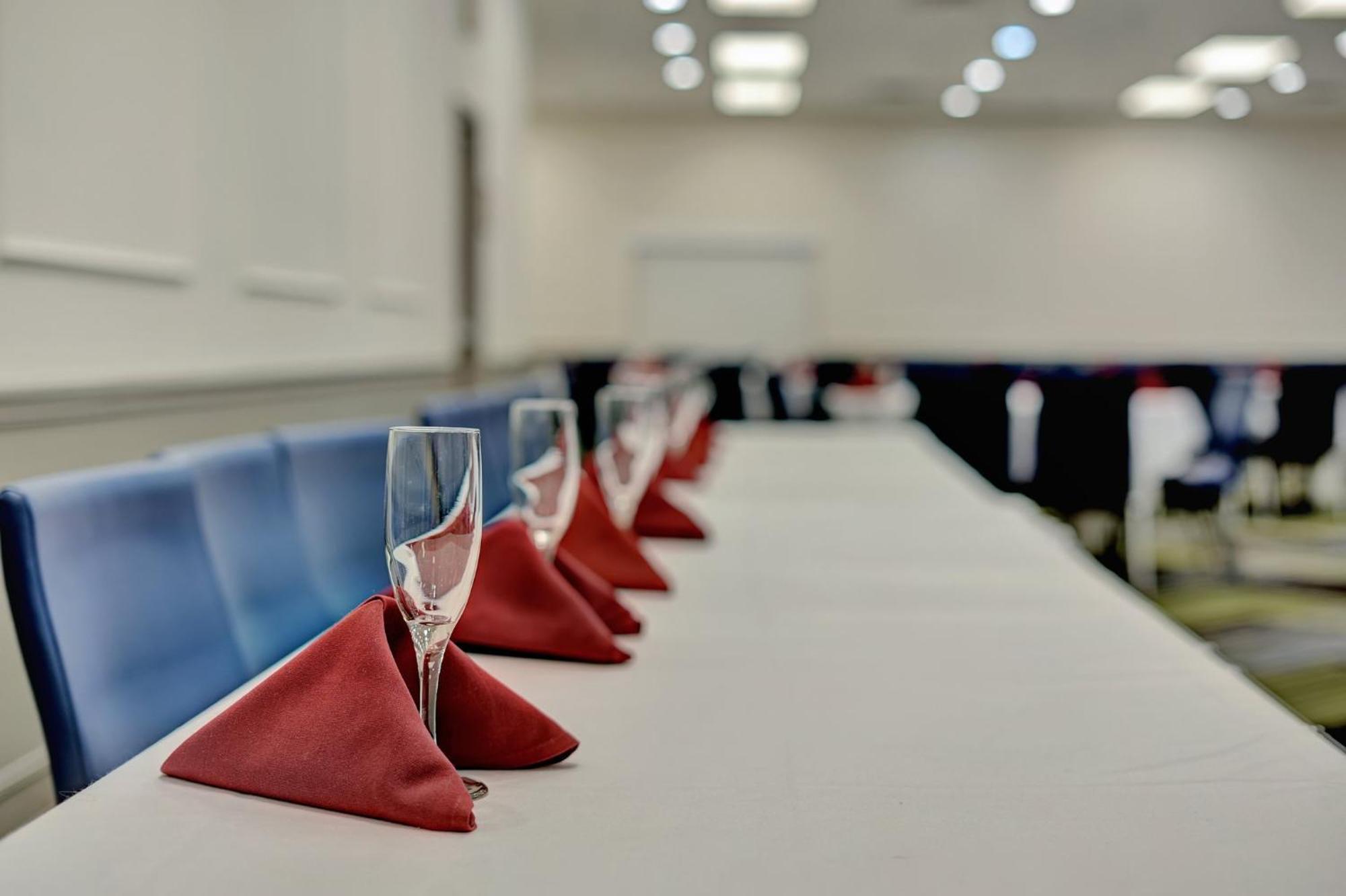 Holiday Inn Express Hotel & Suites Beatrice By Ihg Luaran gambar